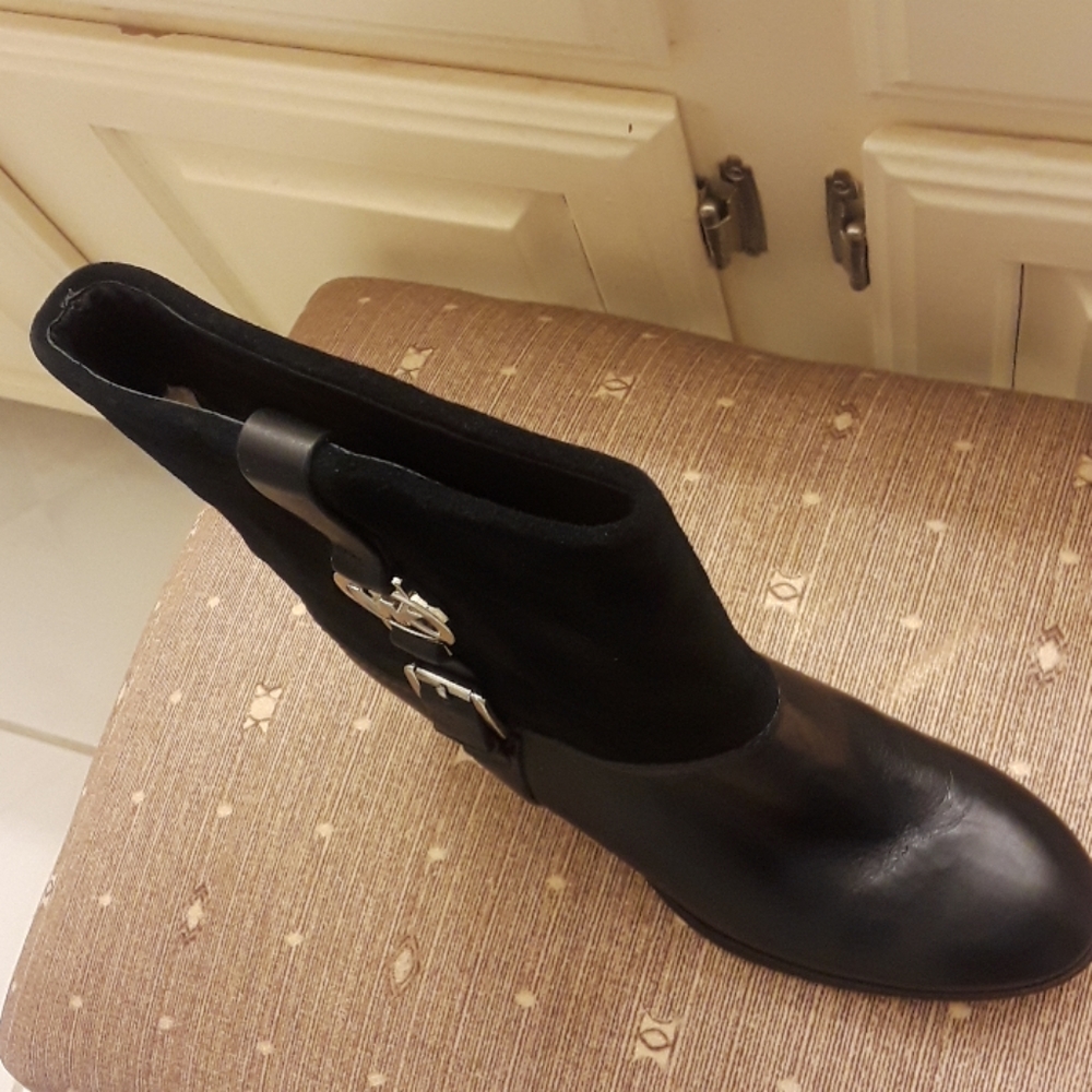 Michael Kors Boots, size 8M. Fulton Bootie - Picture 4 of 4